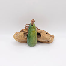 Load image into Gallery viewer, Putiputi - Flower Jade  Roimata Pendant
