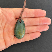 Load image into Gallery viewer, Putiputi - Flower Jade  Roimata Pendant
