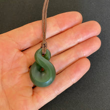Load image into Gallery viewer, Kawakawa Single Pikorua / Twist Pendant
