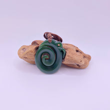 Load image into Gallery viewer, Kawakawa Manaia with Koru Tail
