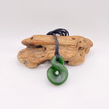 Load image into Gallery viewer, Kawakawa Single Pikorua / Twist Pendant
