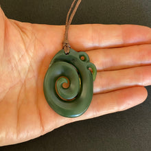 Load image into Gallery viewer, Kawakawa Manaia with Koru Tail
