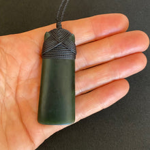 Load image into Gallery viewer, Dark Pounamu Cross-bound Toki Pendant
