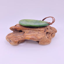 Load image into Gallery viewer, Putiputi - Flower Jade  Roimata Pendant
