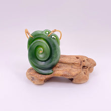 Load image into Gallery viewer, Kahurangi Manaia with Koru Tail
