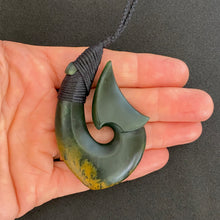 Load image into Gallery viewer, Flower Jade Snood Bound Hei Matau pendant
