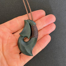 Load image into Gallery viewer, Kawakawa Ridge-bound Hei Matau Hook Pendant
