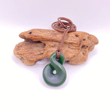 Load image into Gallery viewer, Kawakawa Single Pikorua Twist Pendant
