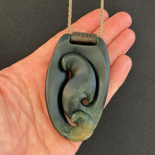 Load image into Gallery viewer, Putiputi Pendant with Ridge Knot Binding
