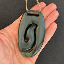 Load image into Gallery viewer, Putiputi Pendant with Ridge Knot Binding
