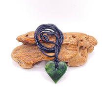 Load image into Gallery viewer, Putiputi Heart Pendant
