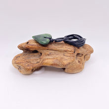 Load image into Gallery viewer, Putiputi Heart Pendant
