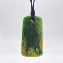 Load image into Gallery viewer, Putiputi Flower Jade Toki Pendant
